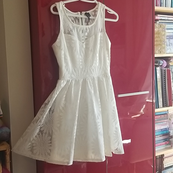 Skater dress,  white lace - Picture 4 of 6